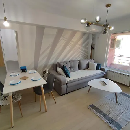 דירה Cozy Nest - Simple & Comfy